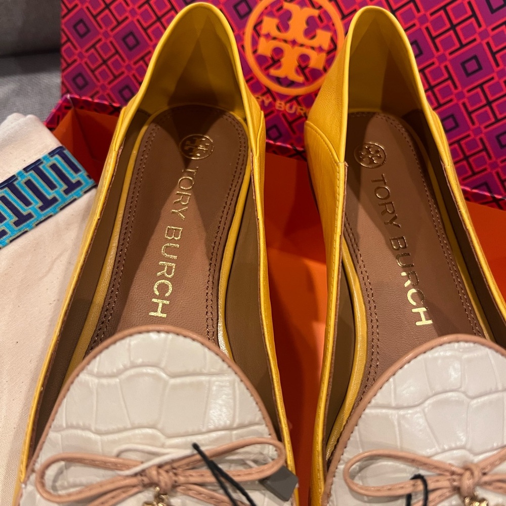 NEW Tory Burch Yellow & Cream Two Tone Bow Charm Loafers - Picture 4 of 8